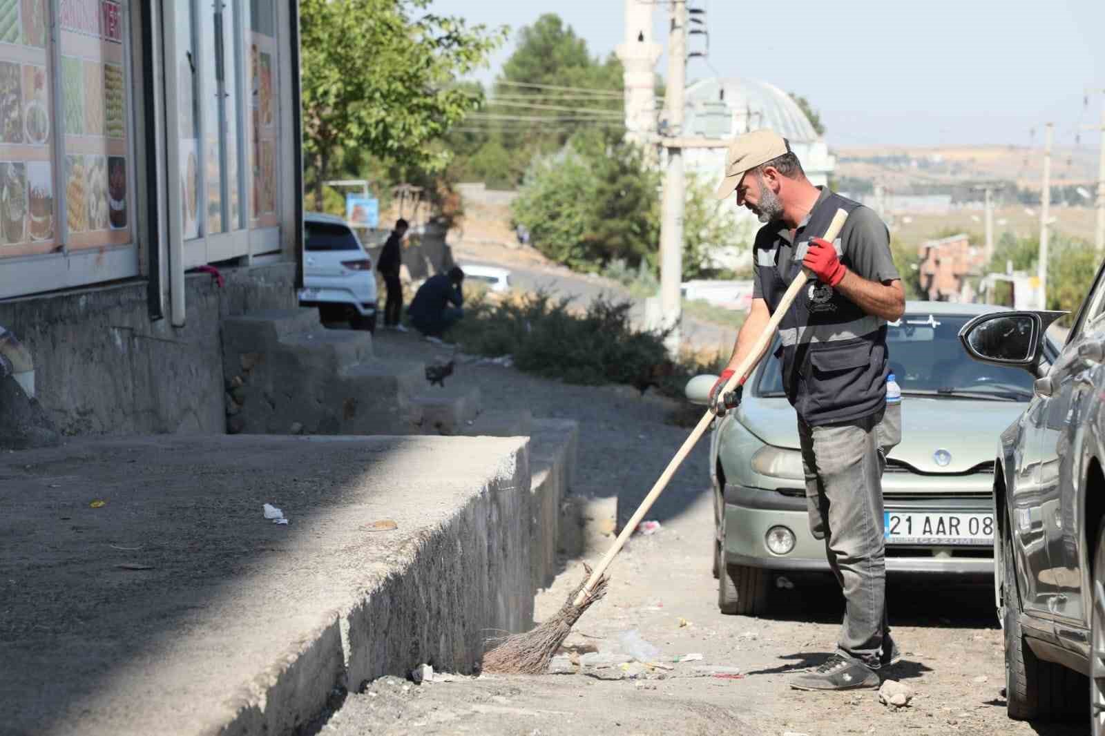 Yenişehir ilçesinde temizlik çalışmaları devam ediyor