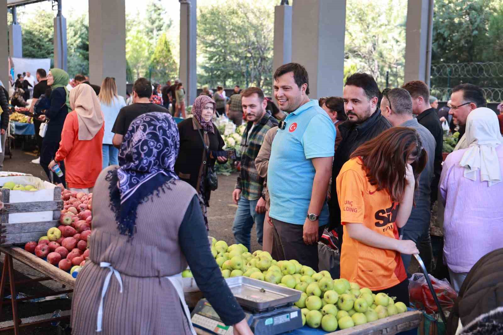 Şekerevleri Kapalı Pazaryeri Vatandaştan Tam Not Aldı
