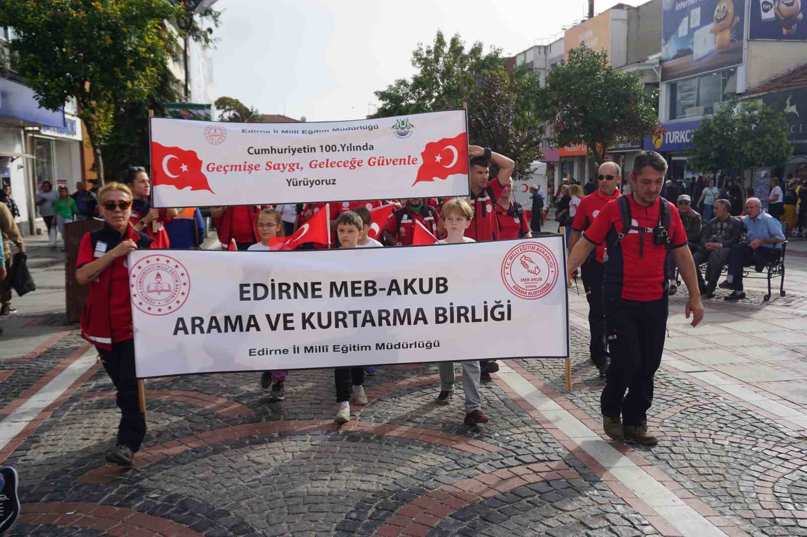 Edirne’de Cumhuriyet yürüyüşü düzenlendi
