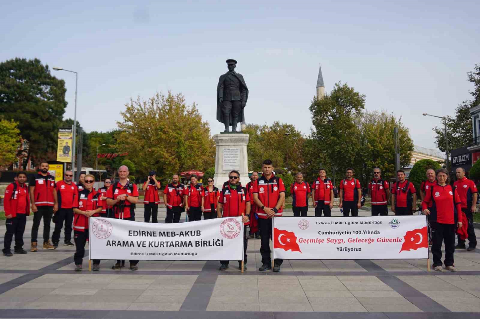 Edirne’de Cumhuriyet yürüyüşü düzenlendi