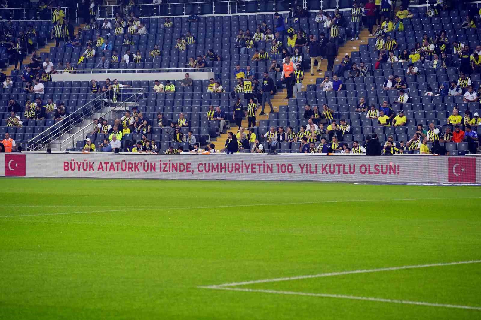 Fenerbah&ccedil;e taraftarından Volkan Demirel&rsquo;e sevgi seli 