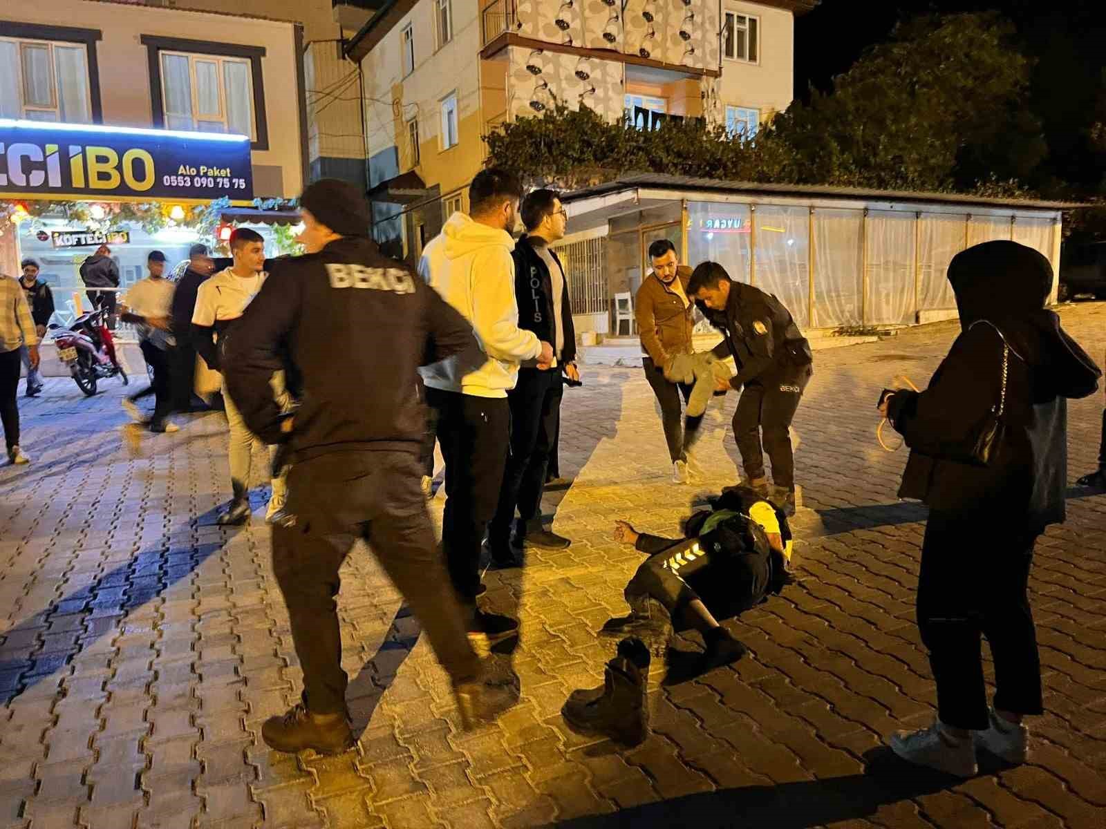 Dur ihtarına uymayıp 2&rsquo;si polis 4 kişiye &ccedil;arparak yaralayan ş&uuml;pheli tutuklandı
