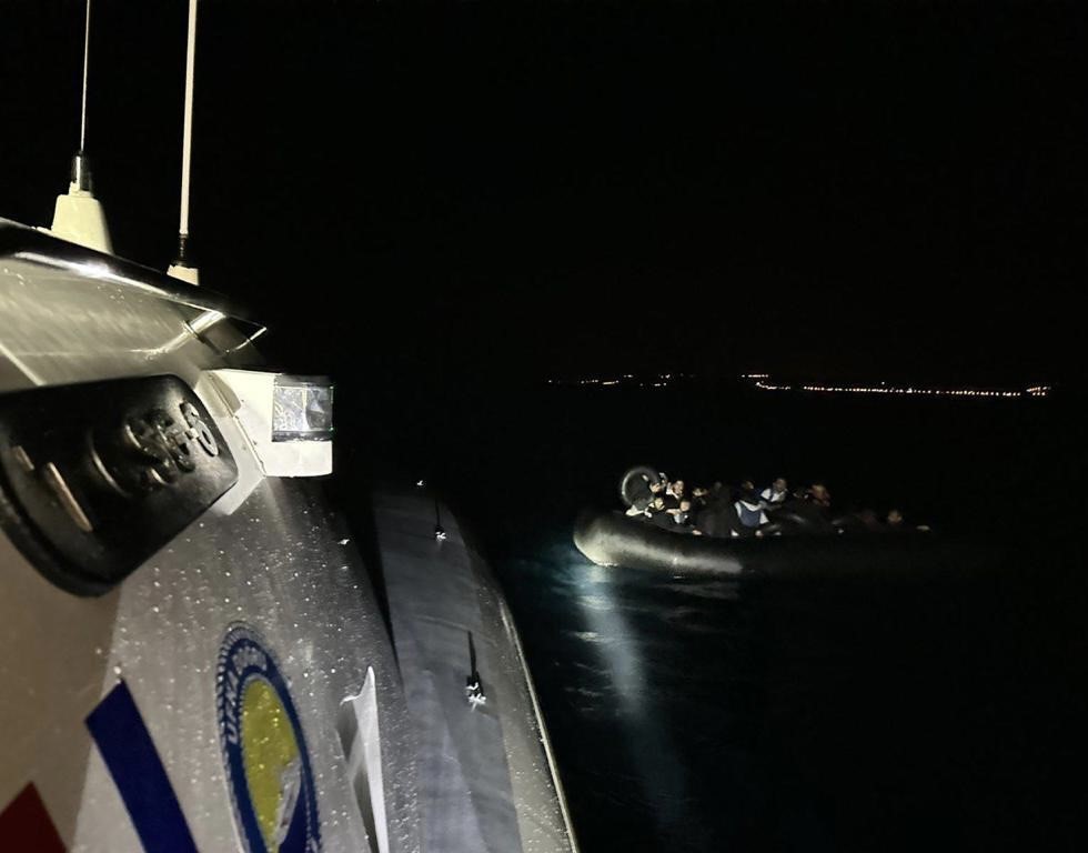 Yunan unsurlarınca ölüme terk edilen 41 kaçak göçmen kurtarıldı