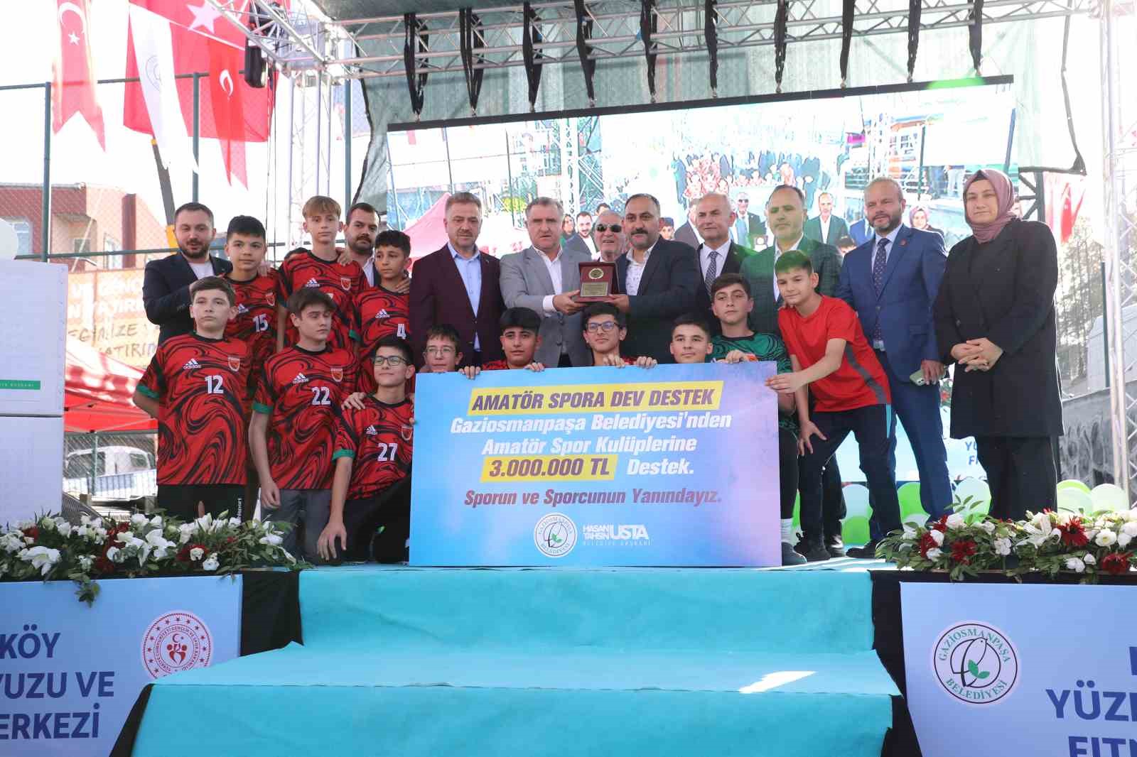 K&uuml;&ccedil;&uuml;kk&ouml;y Y&uuml;zme Havuzu ve Fitness Merkezi hizmete a&ccedil;ıldı
