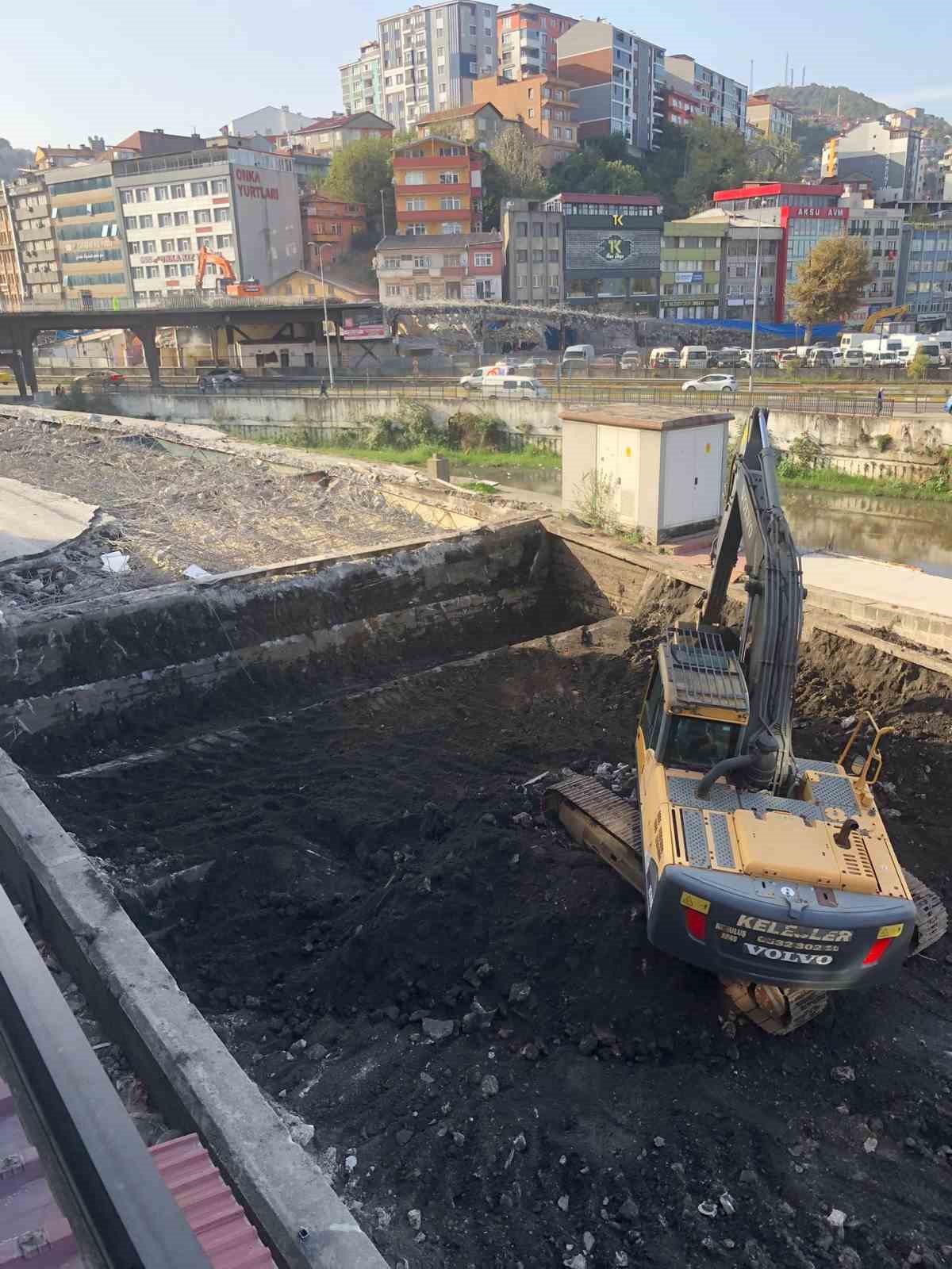 Fevkani Köprüsü’nün yıkımında çalışmalar hız kazandı
