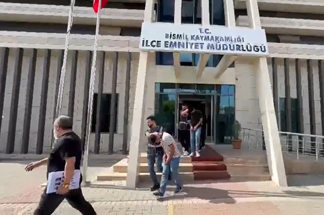 Diyarbakır’da müstehcen görüntüyle şantaj yapan çete yakayı ele verdi