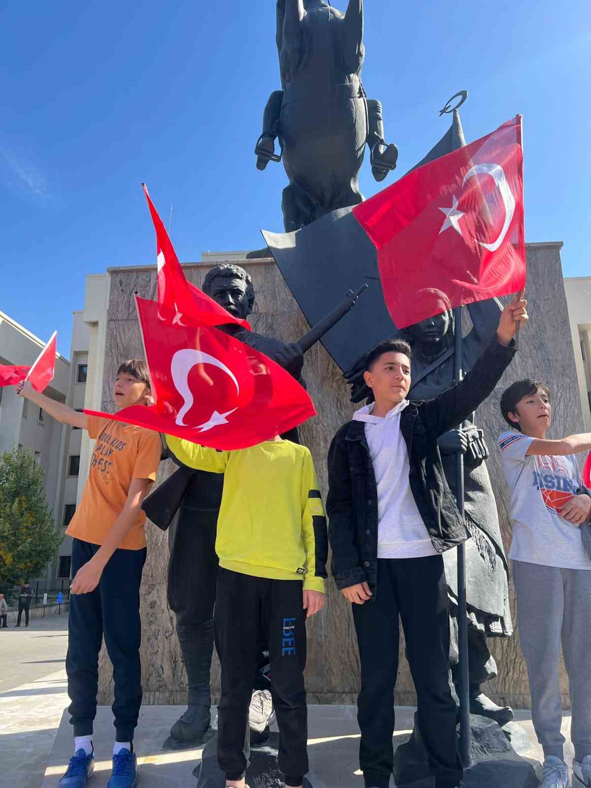 Nevşehir&rsquo;de binlerce kişi Filistin i&ccedil;in y&uuml;r&uuml;d&uuml;
