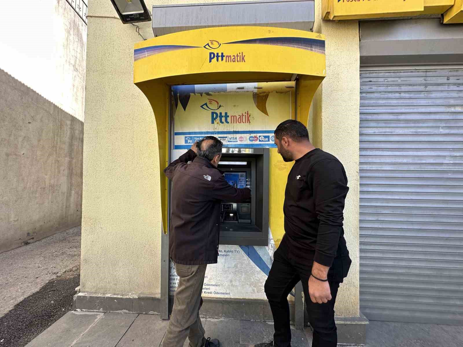 İnsanlık &ouml;lmedi dedirten hareket: Bulduğu parayı 2 haftanın sonunda sahibini bularak teslim etti
