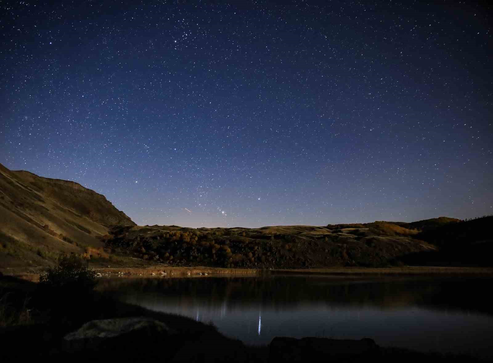 Bitlis&rsquo;te uzay meraklıları &rsquo;Orionid meteoru&rsquo;nu g&ouml;zlemledi
