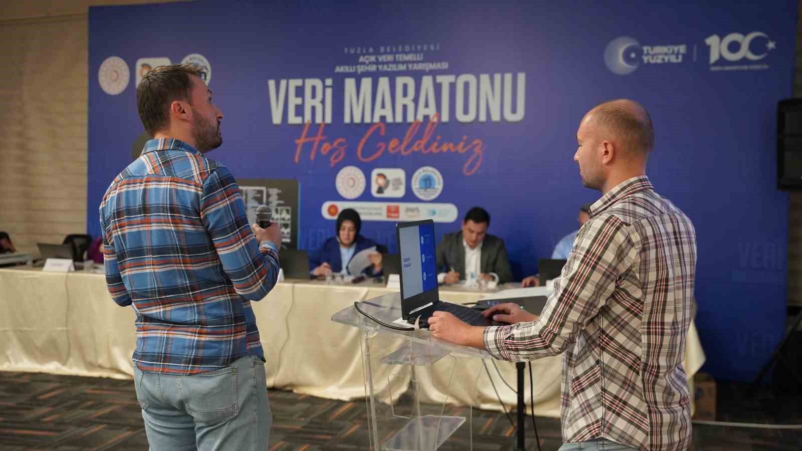 Yazılım yarışması &lsquo;Veri Maraton&rsquo;unda 35 saat s&uuml;ren m&uuml;cadele bitti
