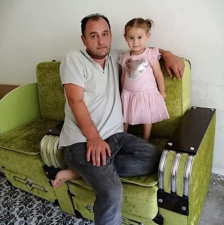 5 yaşındaki kızıyla kazada &ouml;len baba yanyana defnedildi
