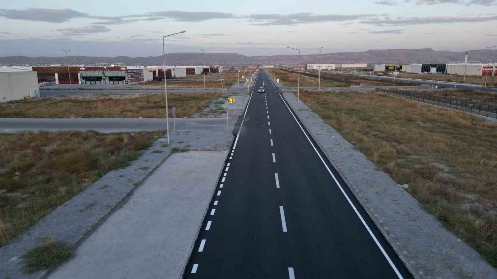 Aksaray&rsquo;da Yeni Sanayi Sitesi ana caddeleri sıcak asfaltla kaplanıyor
