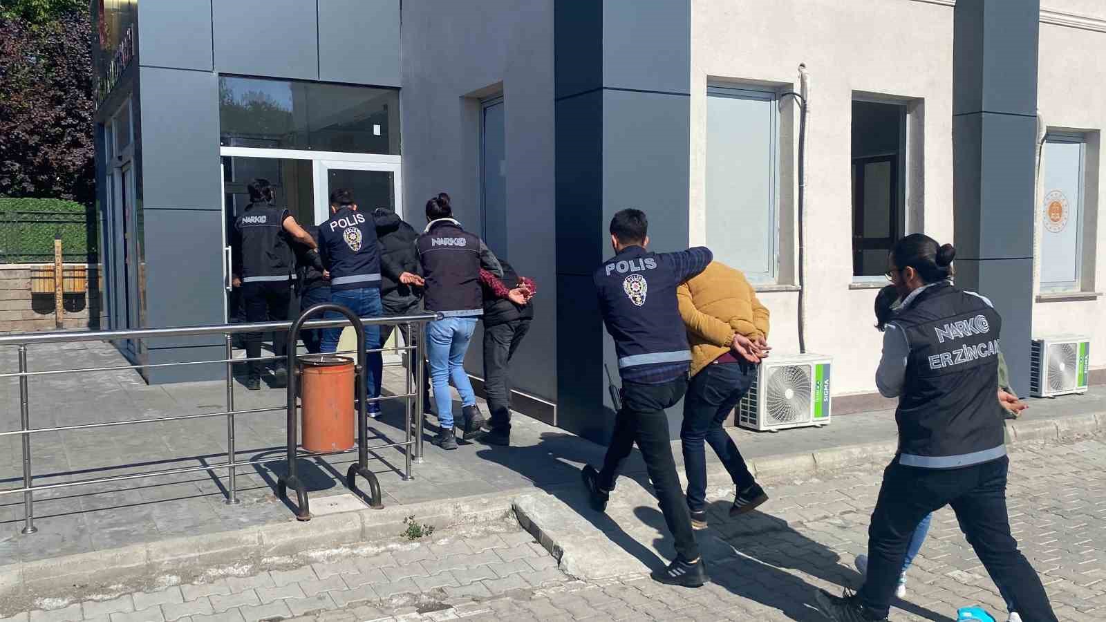 Erzincan&rsquo;da &ldquo;Narkog&uuml;&ccedil;&rdquo; operasyonlarında yakalanan 4 kişi tutuklandı
