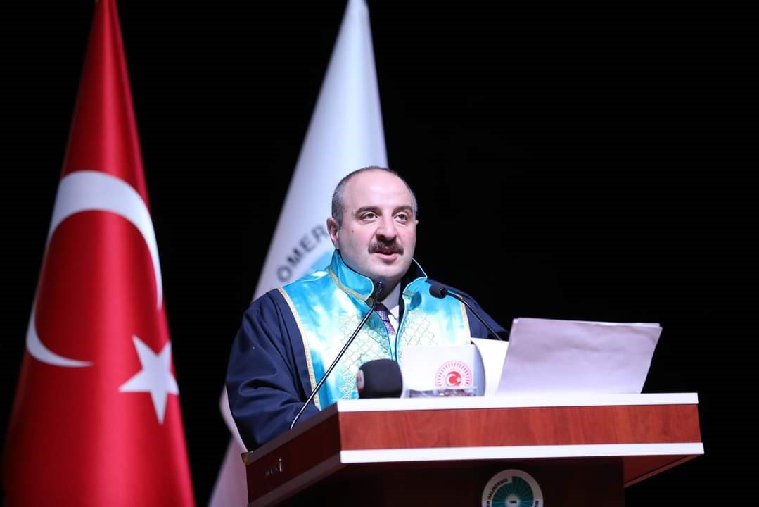Mustafa Varank: "&Uuml;niversitelerde fikir tartışmaları ile değil, kılık, kıyafetle uğraşan d&ouml;nemleri yaşadık"
