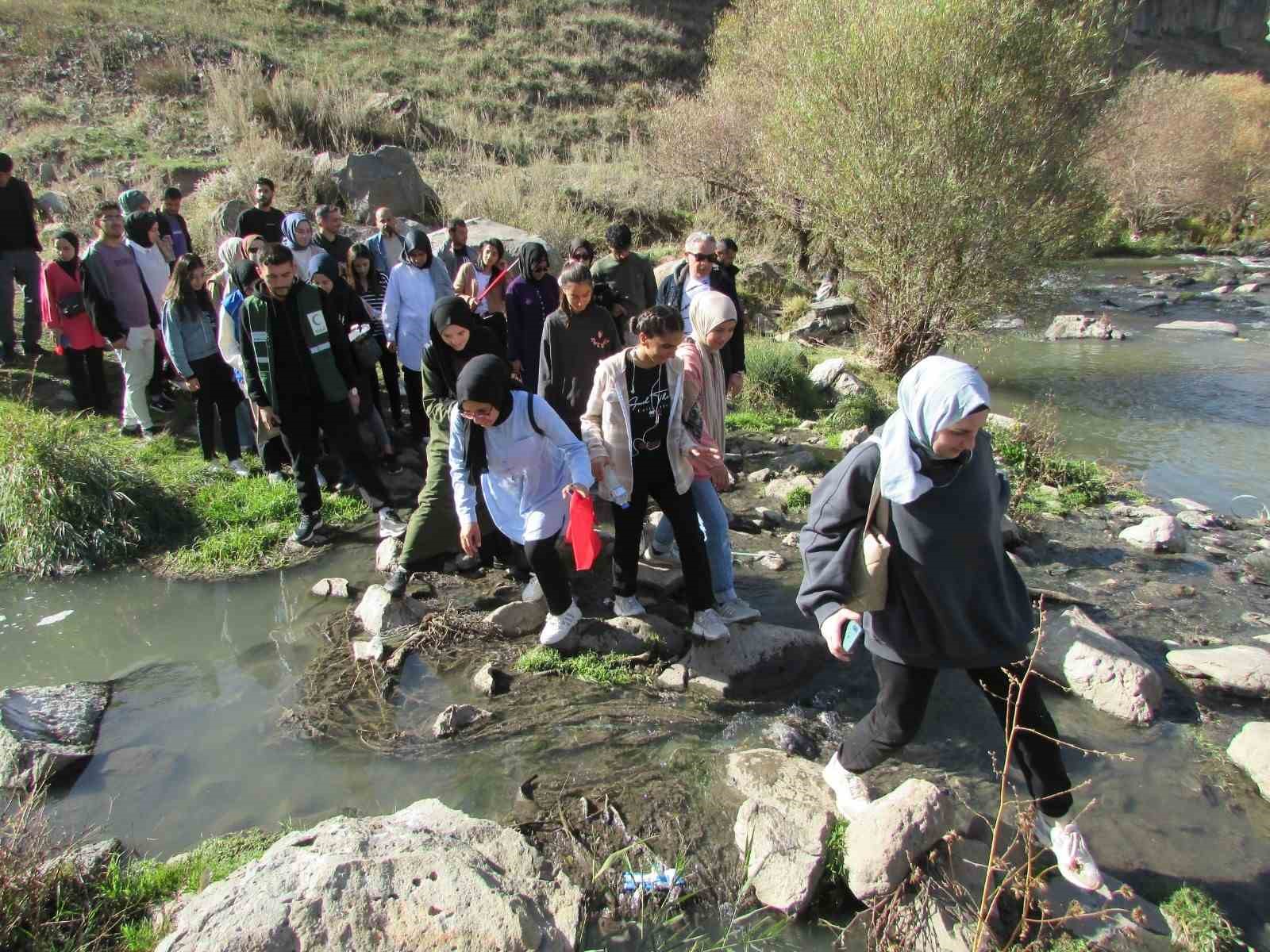 Hamur&rsquo;da Cumhuriyet&rsquo;in 100. yılına &ouml;zel doğa y&uuml;r&uuml;y&uuml;ş&uuml;
