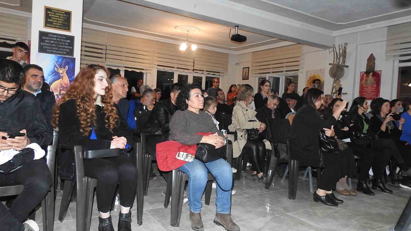 Gezici Bağlama At&ouml;lyesinin ilk &ouml;ğrencileri mezun oldu

