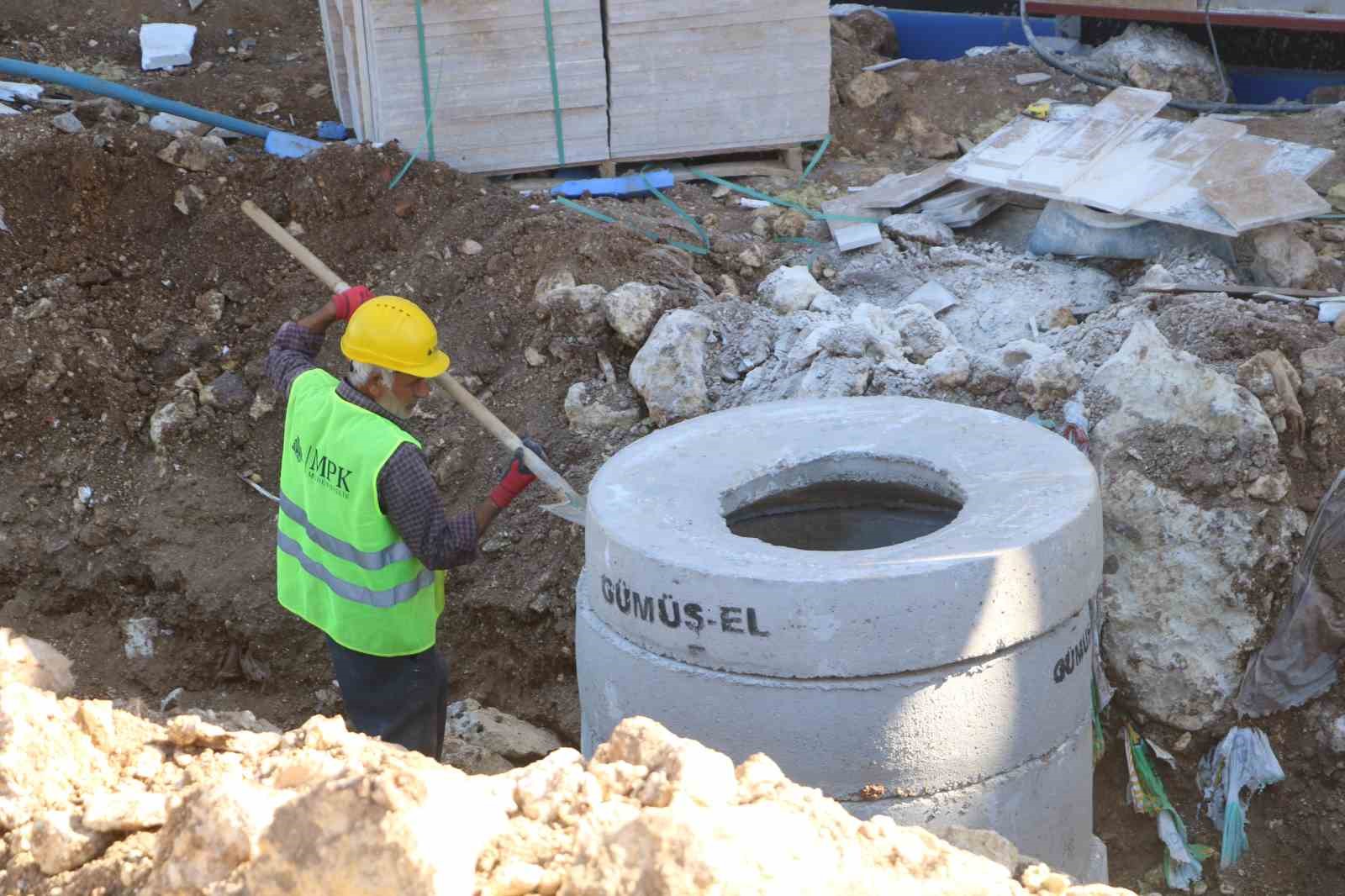 Enkaz kentte afet konutları yükseliyor, ilk konutlar yıl sonunda teslim edilecek