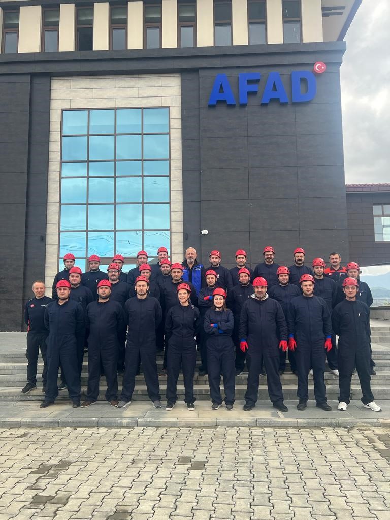 Afetlerde can kurtarmak için eğitim alıyorlar