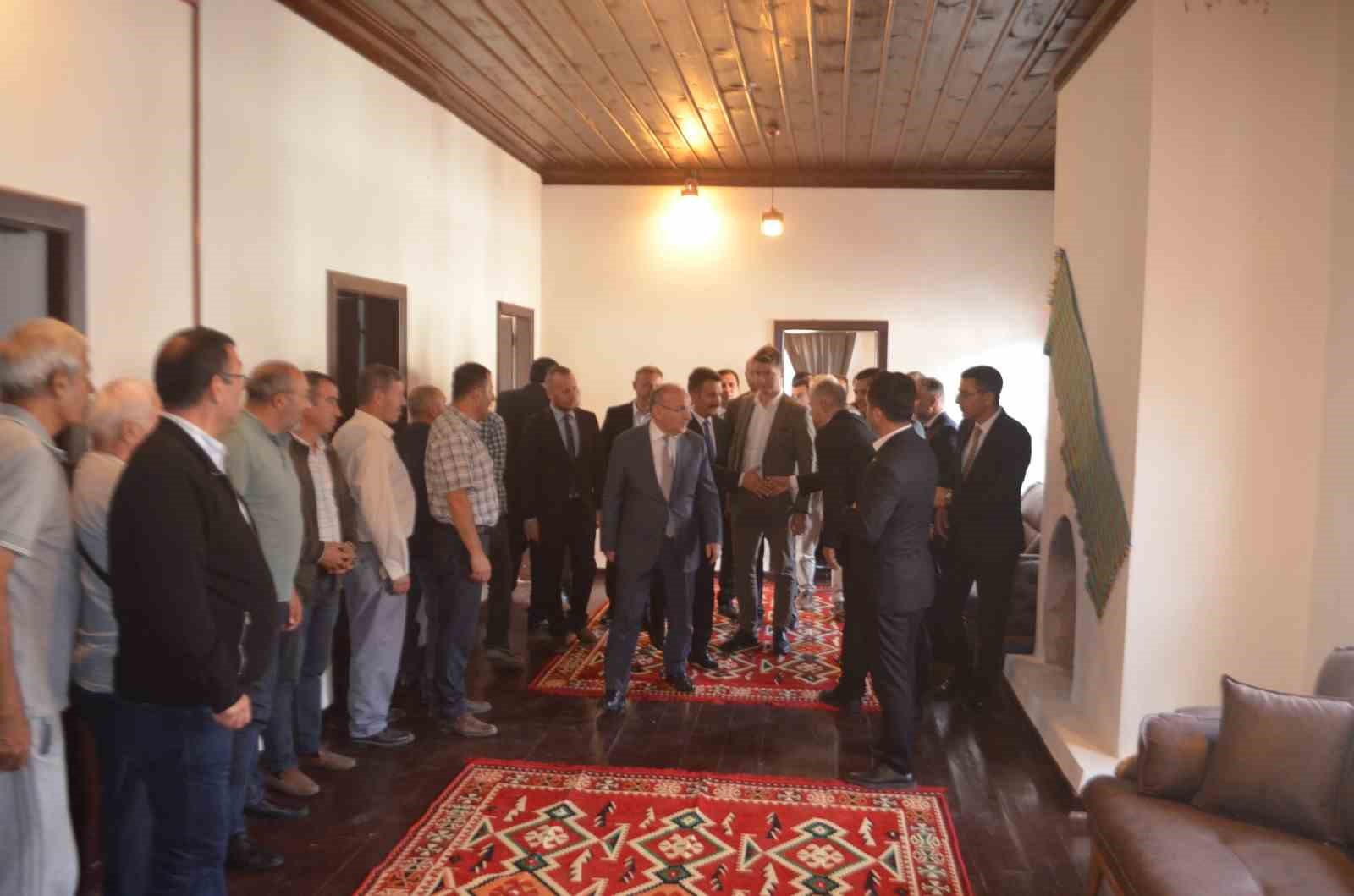 Tarihi han artık &ouml;ğretmen evi olarak hizmet verecek
