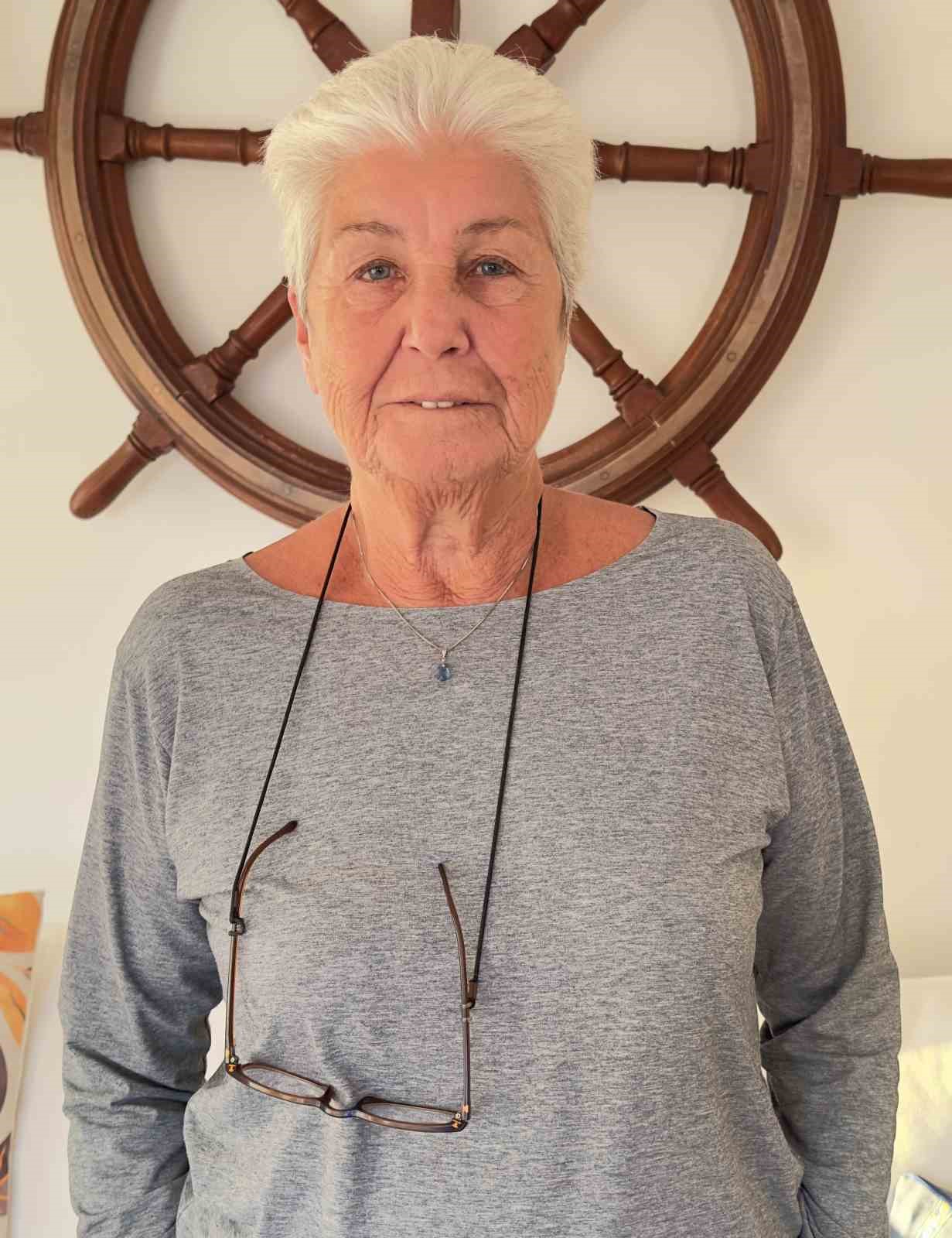 2 asırlık gelinlik, 184 yıllık binada sergileniyor
