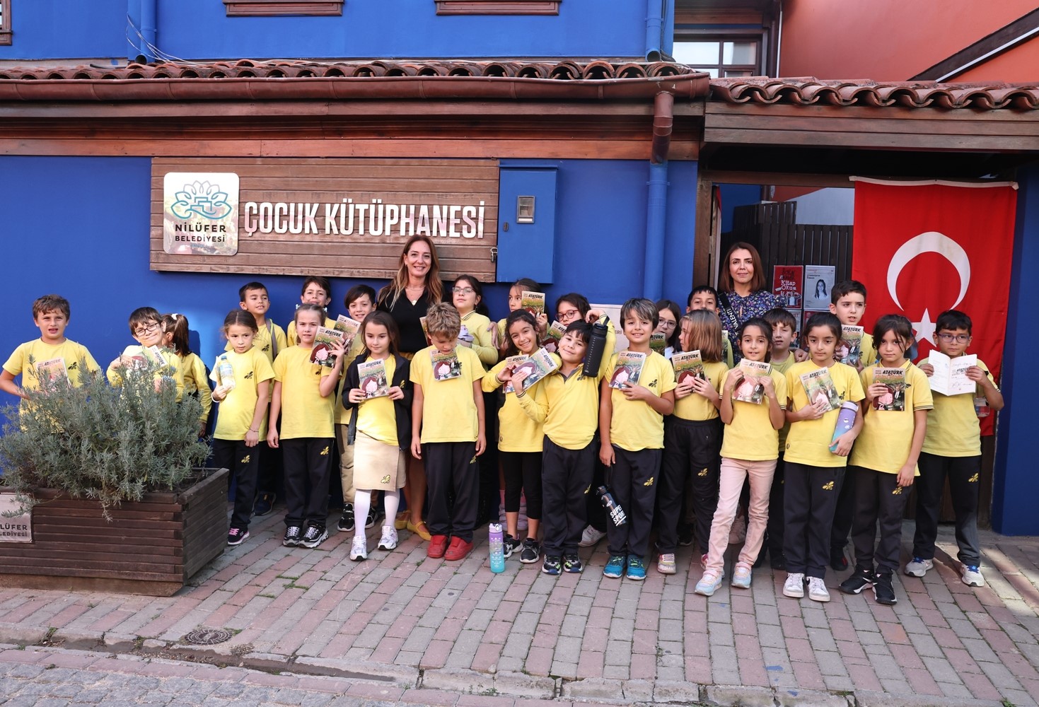 Burcu Bahar &rsquo;Atat&uuml;rk ve Sihirli G&ouml;zl&uuml;k&rsquo; kitabını anlattı
