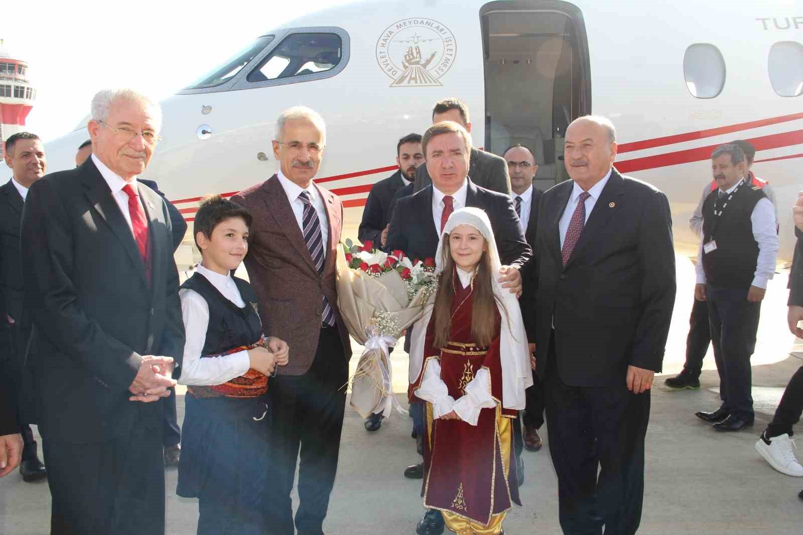 Ulaştırma ve Altyapı Bakanı Uraloğlu, Erzincan&rsquo;da
