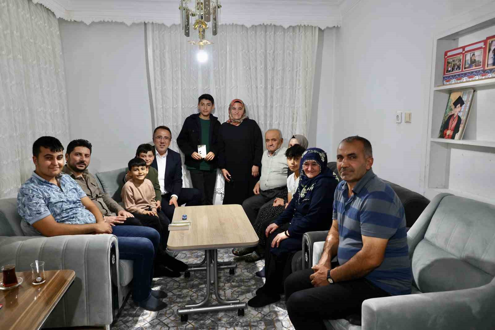 Başkan Savran ev ziyaretlerine devam ediyor
