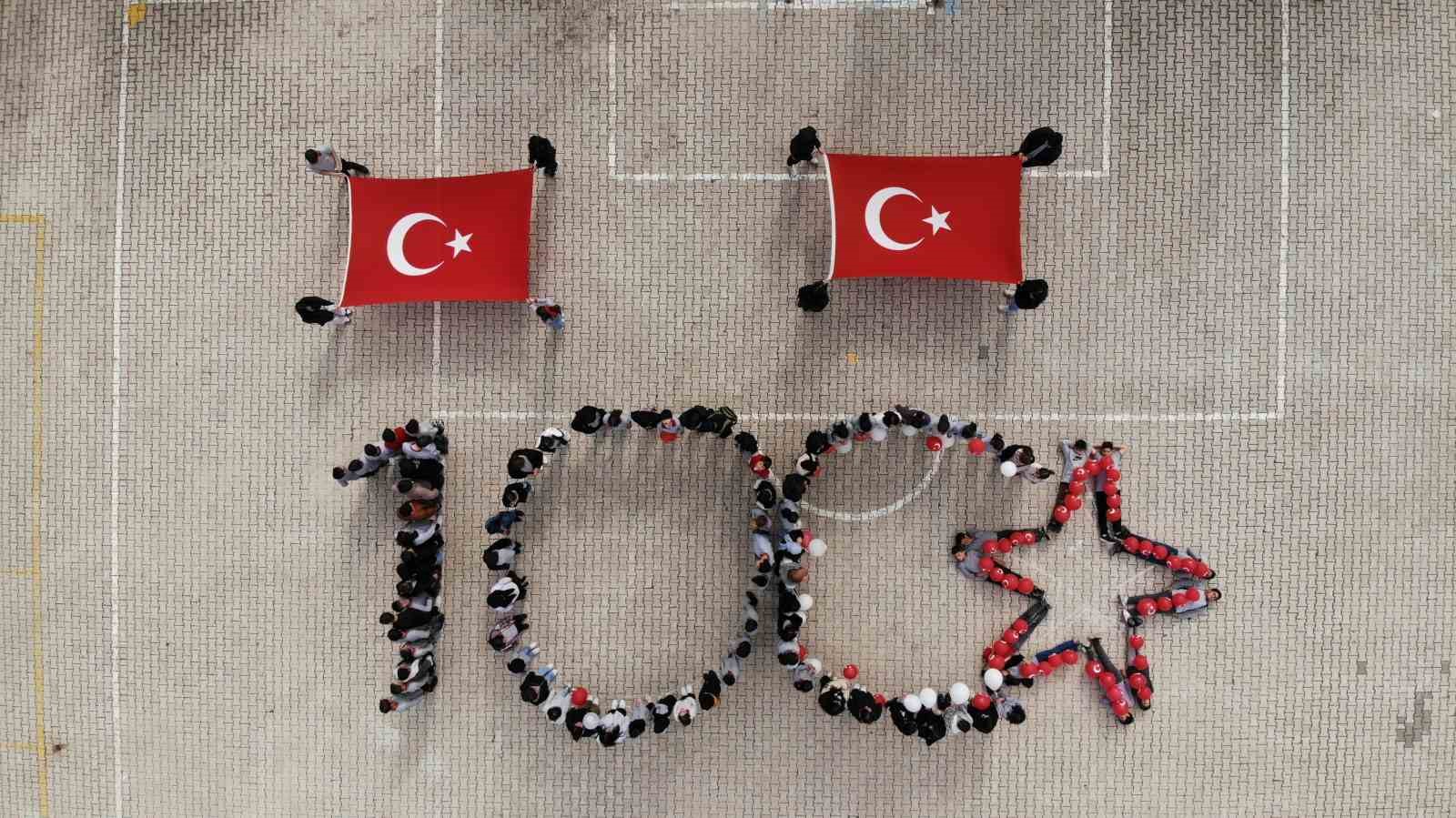 Tatvan’da 100’ncü yıla özel öğrencilerden koreografi