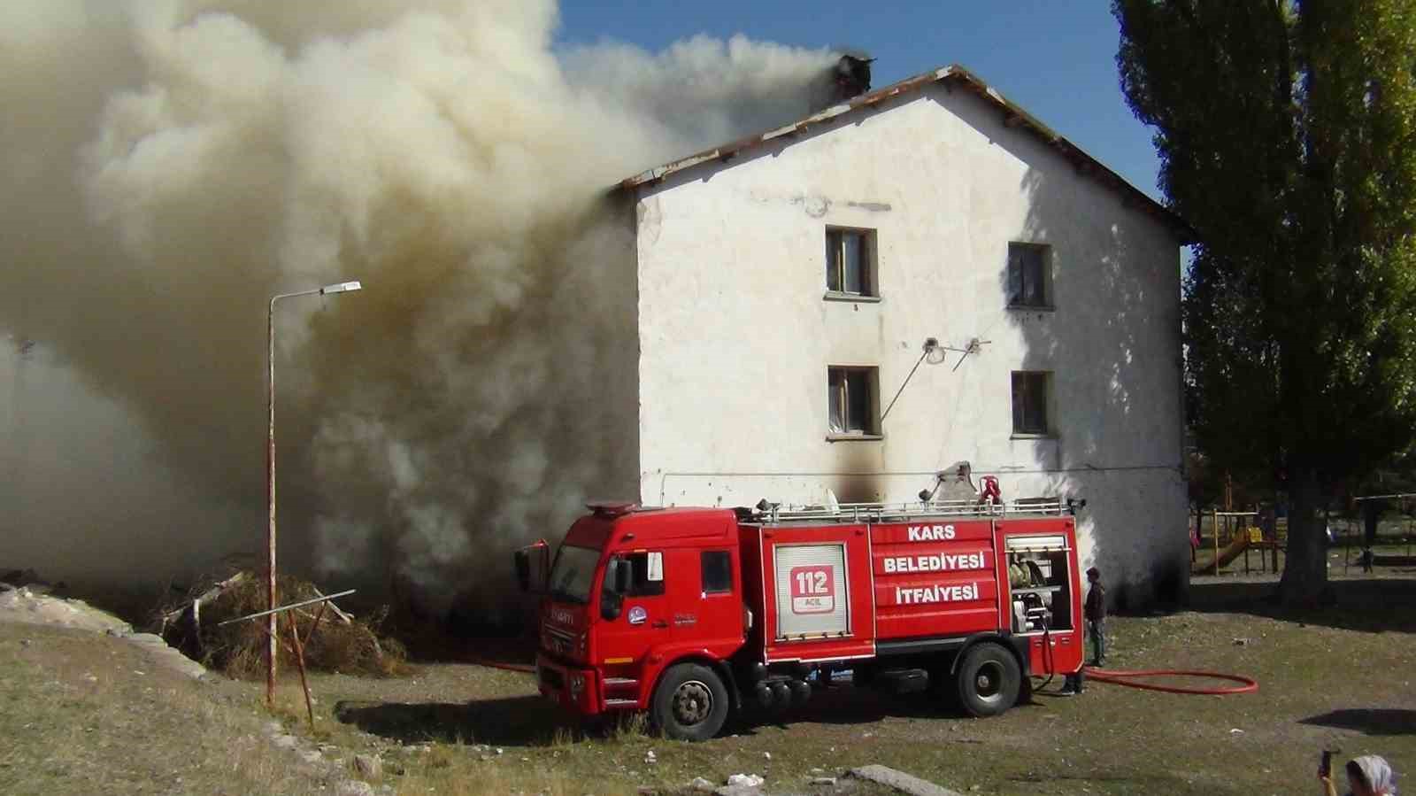 Kars’ta Afganların kaldığı lojman yandı