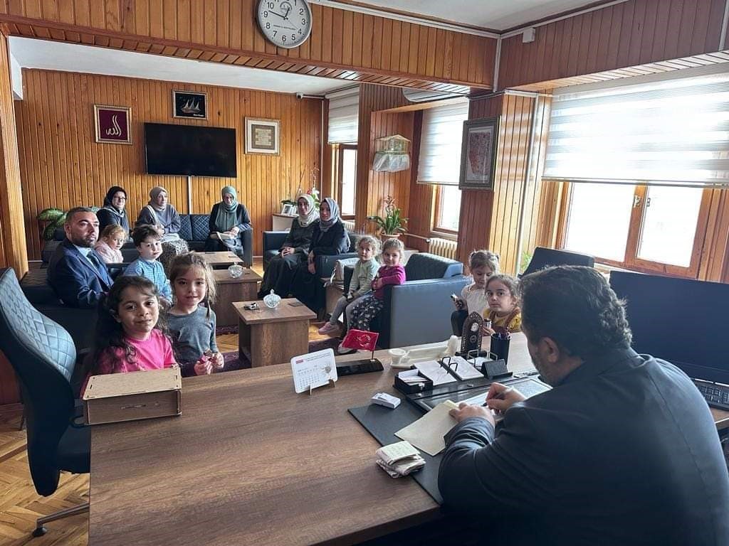 Minik y&uuml;reklerden Filistin&rsquo;e &rsquo;b&uuml;y&uuml;k&rsquo; bağış
