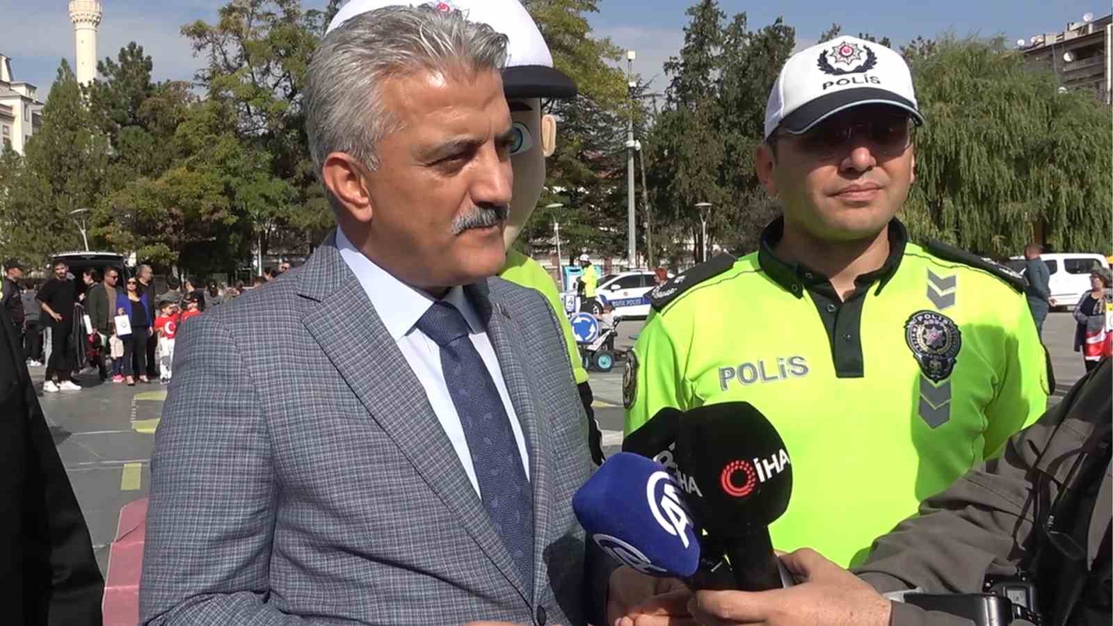 Kırıkkale&rsquo;de &ouml;ğrenci ve vatandaşlara trafik eğitimi verildi
