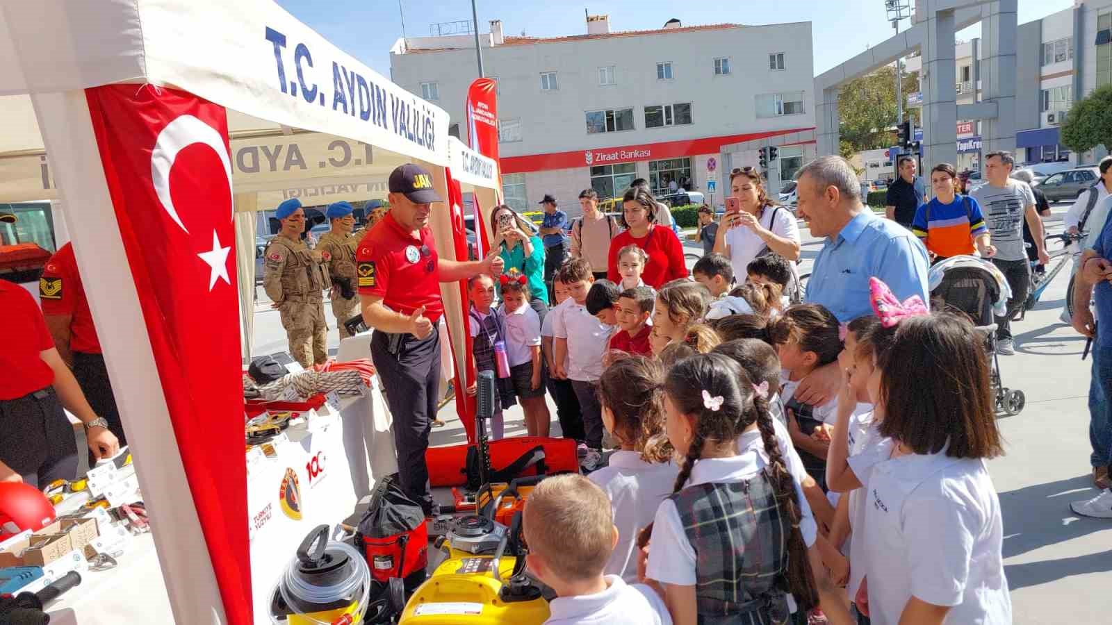 Söke’de Jandarma sergisi büyük ilgi gördü