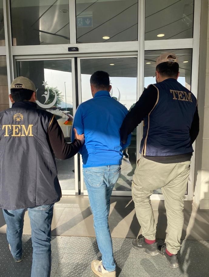 Manisa&rsquo;da FET&Ouml;&rsquo;n&uuml;n mahrem yapılanmasına operasyon: 15 g&ouml;zaltı
