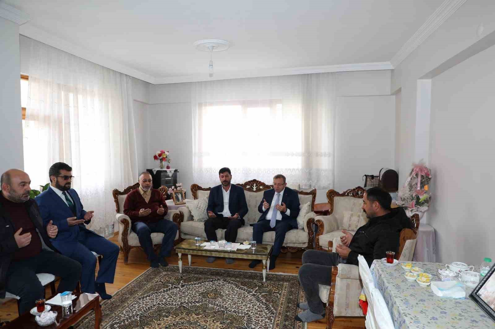 Kars Valisi’nden Daşdelen ailesine taziye ziyareti