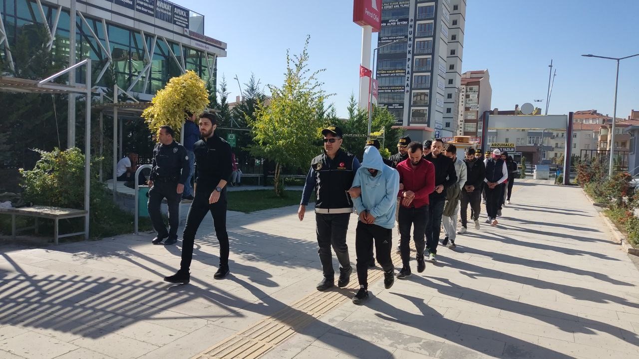Niğde&rsquo;de uyuşturucu operasyonu: 28 g&ouml;zaltı
