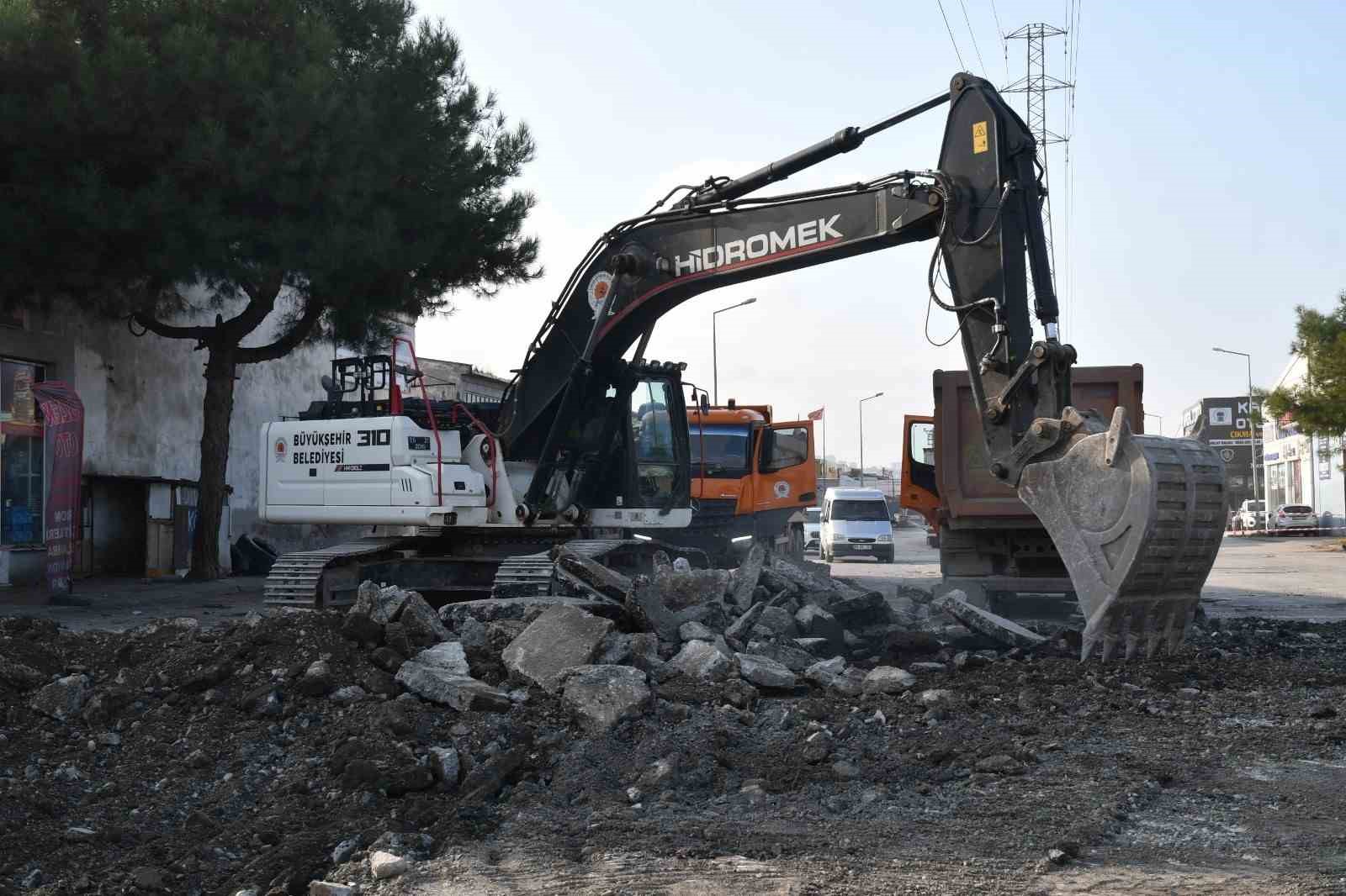 Sanayi sitelerinde yollar yenileniyor