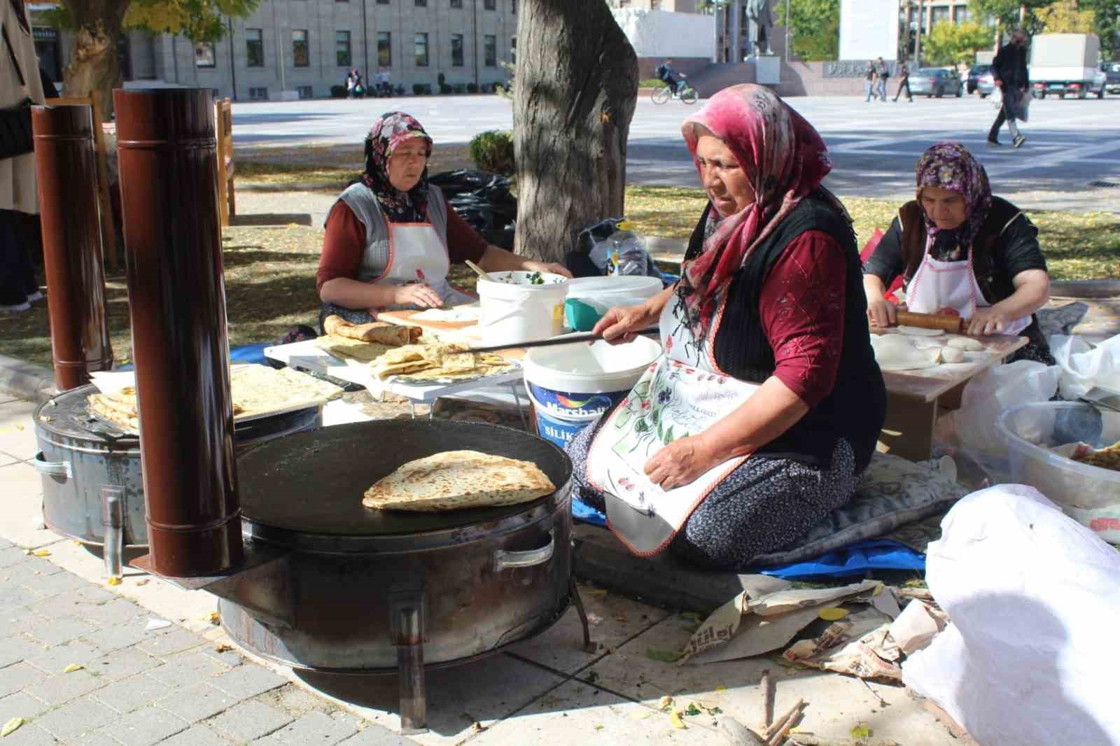 Eskişehir’de köylü kadınların ev yapımı yemekleri görücüye çıktı