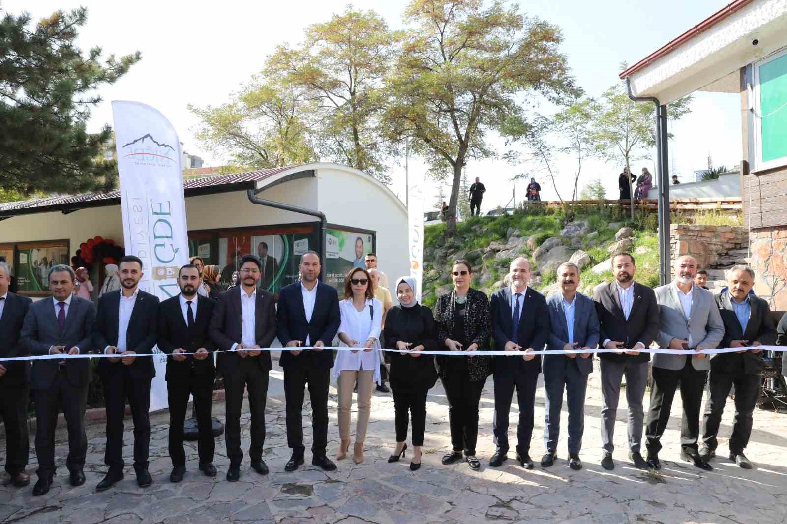 Niğde’de Kızıl Elma Yaşam Merkezi’nin açılışı yapıldı