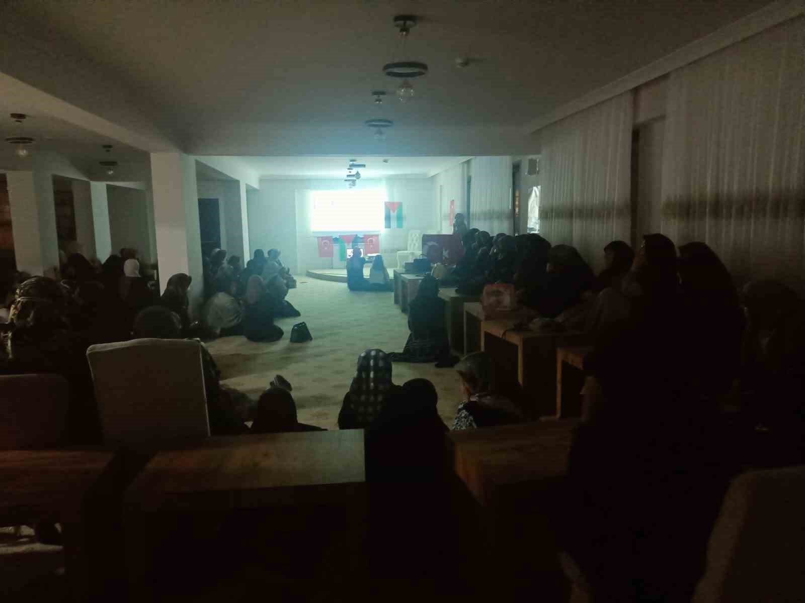 Kız Kur&rsquo;an Kursu&rsquo;nda "Kud&uuml;s Gecesi" d&uuml;zenlendi

