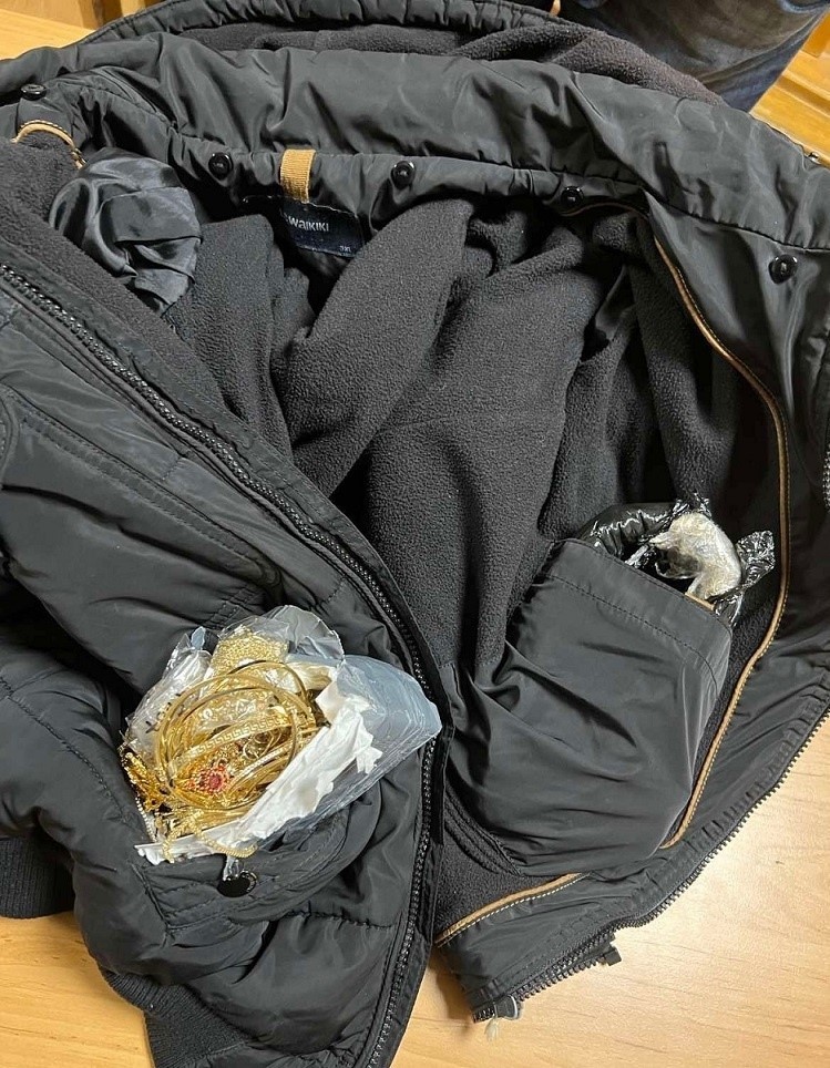 Sınırda ka&ccedil;ak altın ele ge&ccedil;irildi
