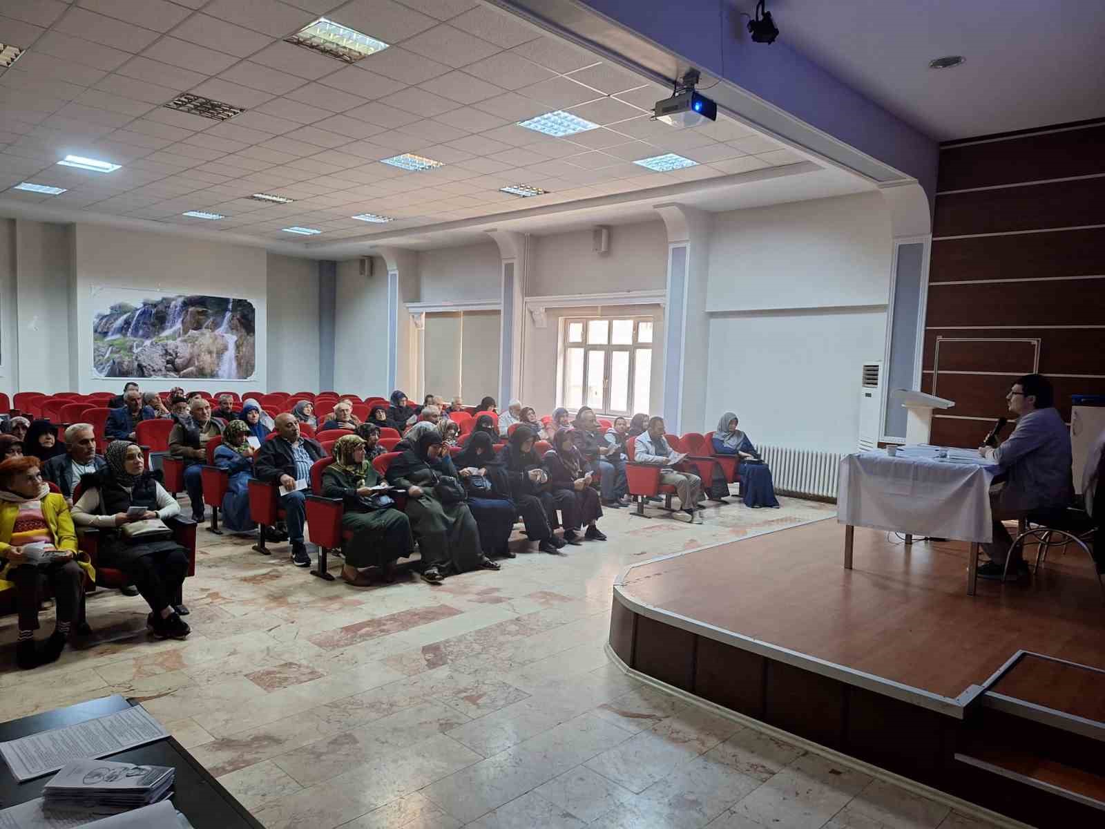 Erzincanlı umrecilere eğitim semineri
