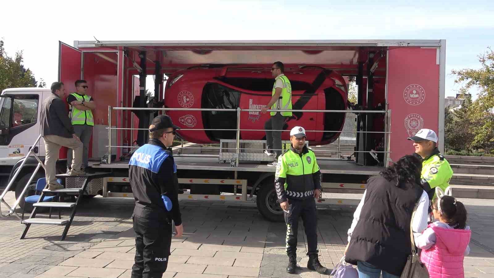 Ceza yerine sim&uuml;lasyon: Emniyet kemerinin &ouml;nemi b&ouml;yle anlatıldı
