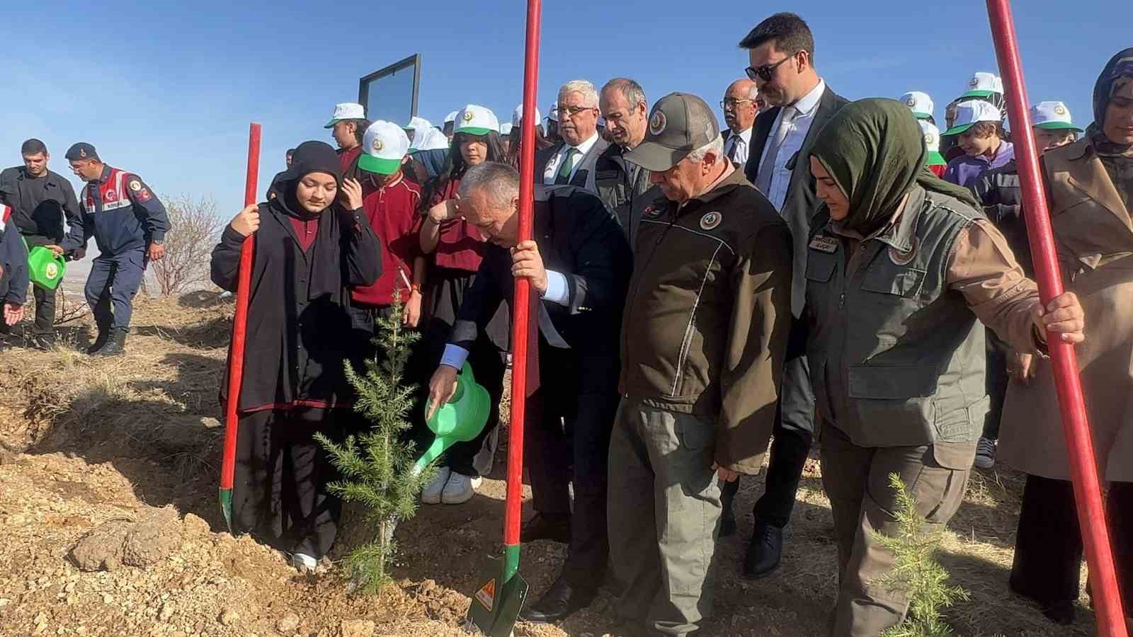 Nevşehir&rsquo;de 1923 fidan toprakla buluştu
