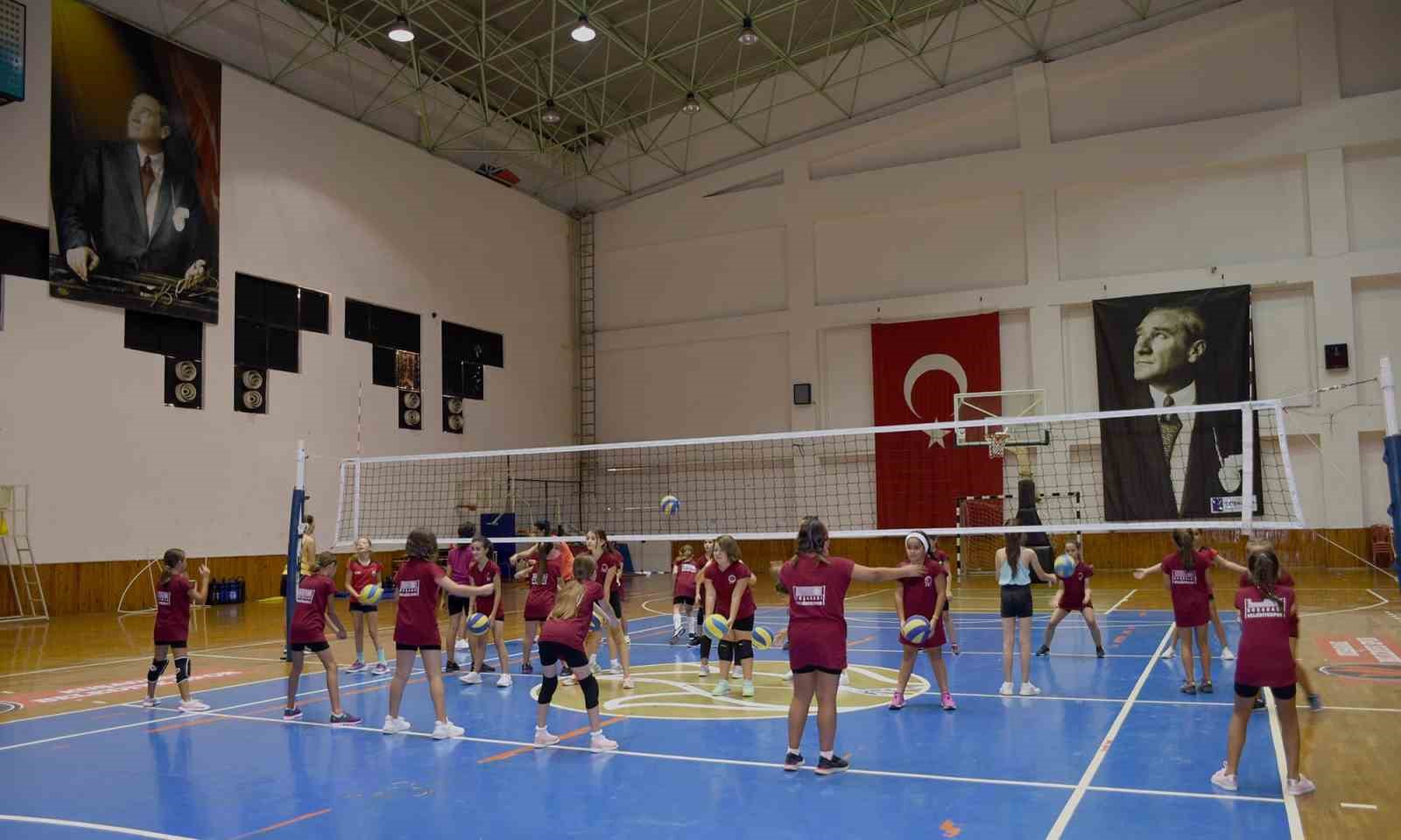 Kuşadası’nda kış spor okulları için kayıtlar sürüyor