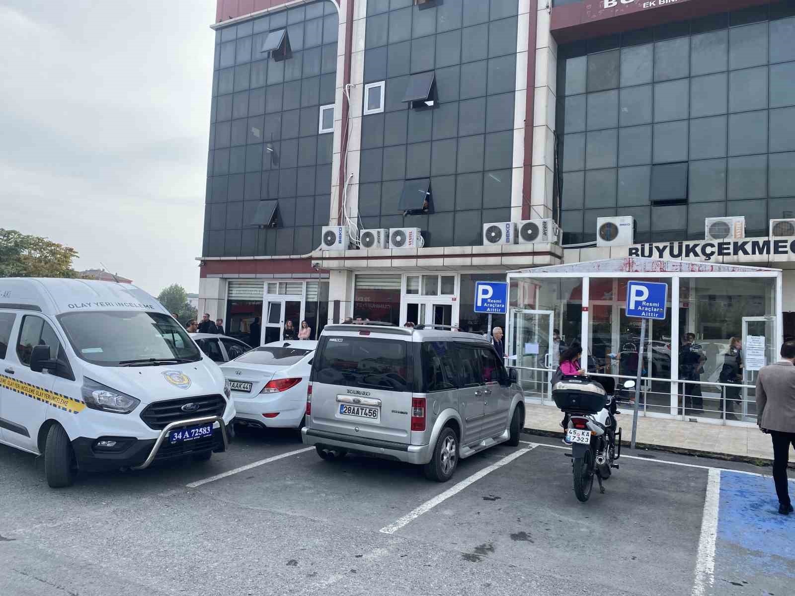 Büyükçekmece’de adliye önünde damadını öldürdü