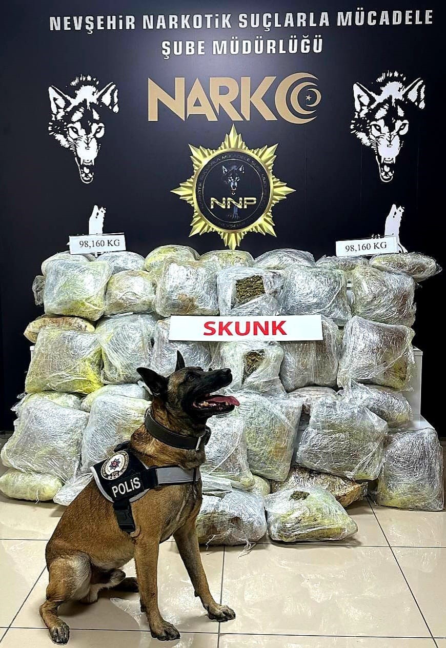 Nakliye s&uuml;s&uuml; ile uyuşturucu ticaretini polis engelledi
