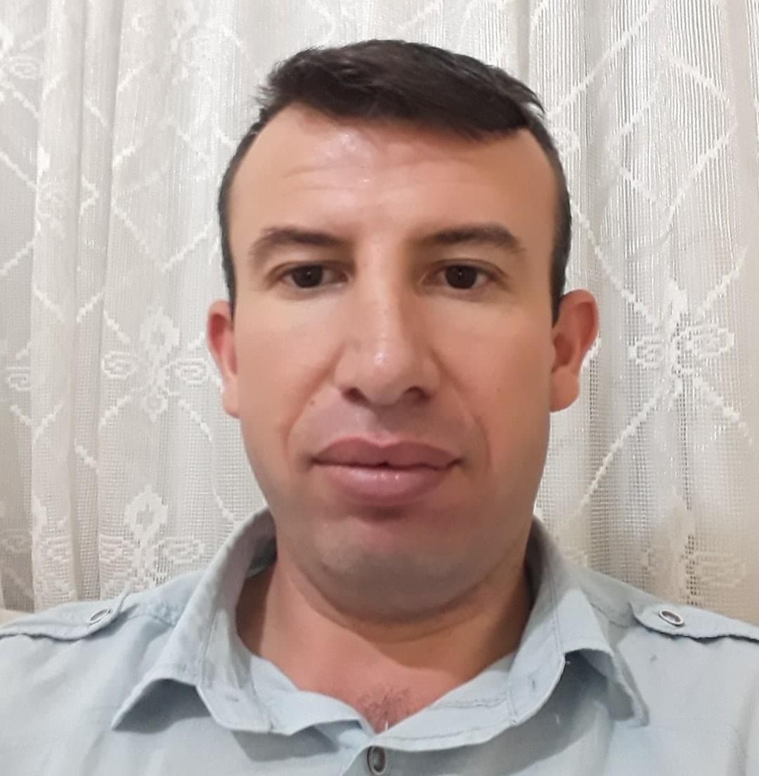 Burdur&rsquo;da kontrolden &ccedil;ıkan otomobil ref&uuml;jdeki ağaca saplandı: 2 &ouml;l&uuml;
