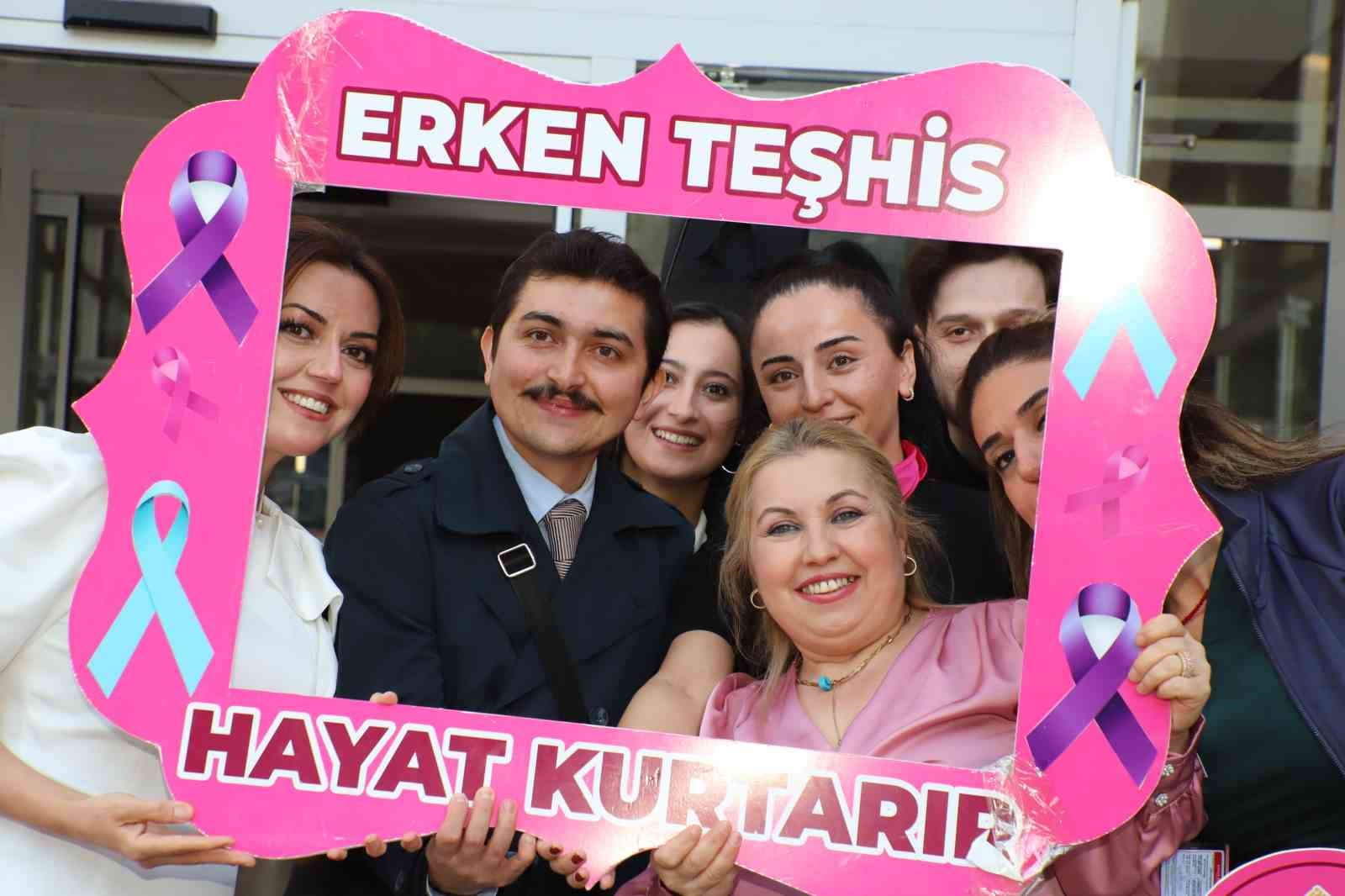 Hakkari&rsquo;de &ldquo;Meme Kanseri Farkındalık Ayı&rdquo; etkinliği
