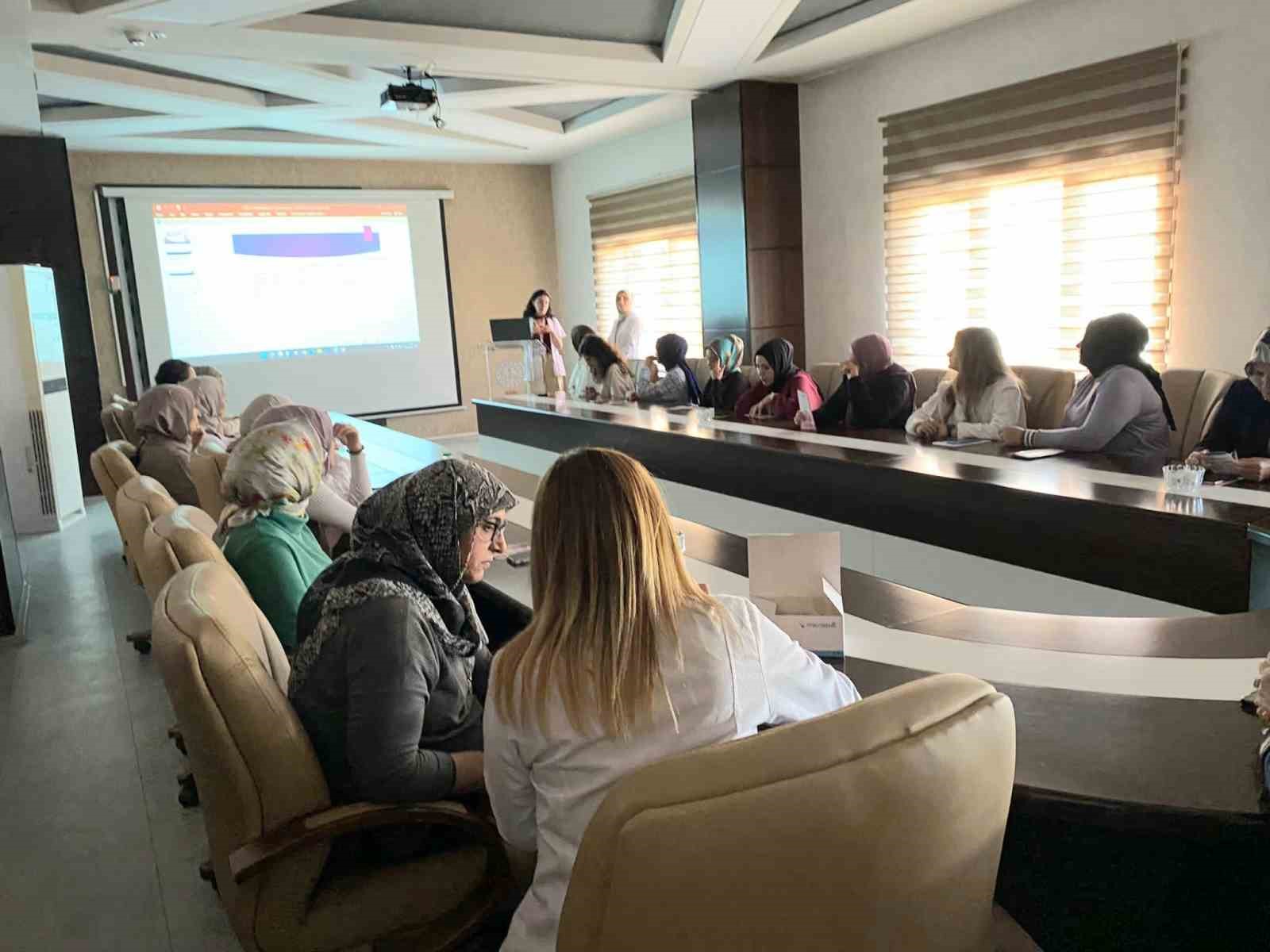 Ağrı’da kadın personellere meme kanseri farkındalık eğitimi
