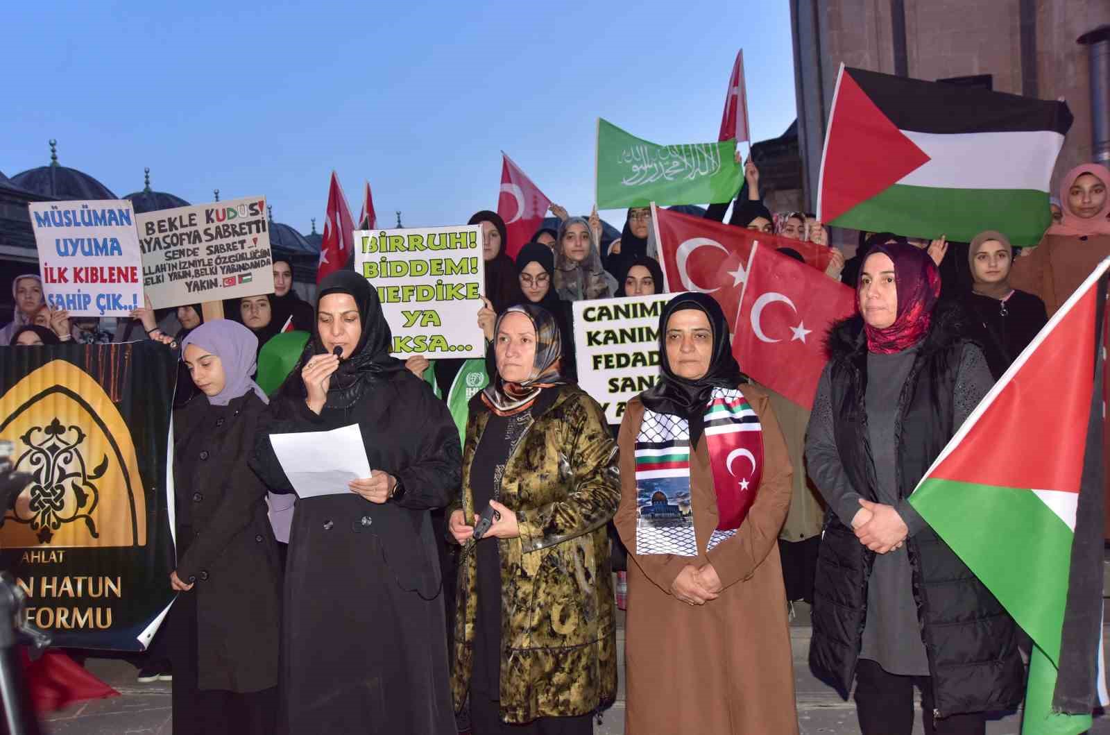 Ahlatlı kadınlar İsrail’in saldırılarını kınadı